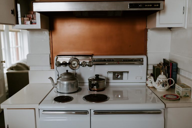 The Art of Kitchen Appliances: Balancing Functionality and Style